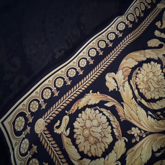 Versace beach cover-up excellent condition - Picture 3 of 5